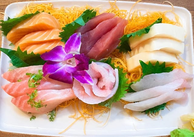 Sashimi Deluxe.